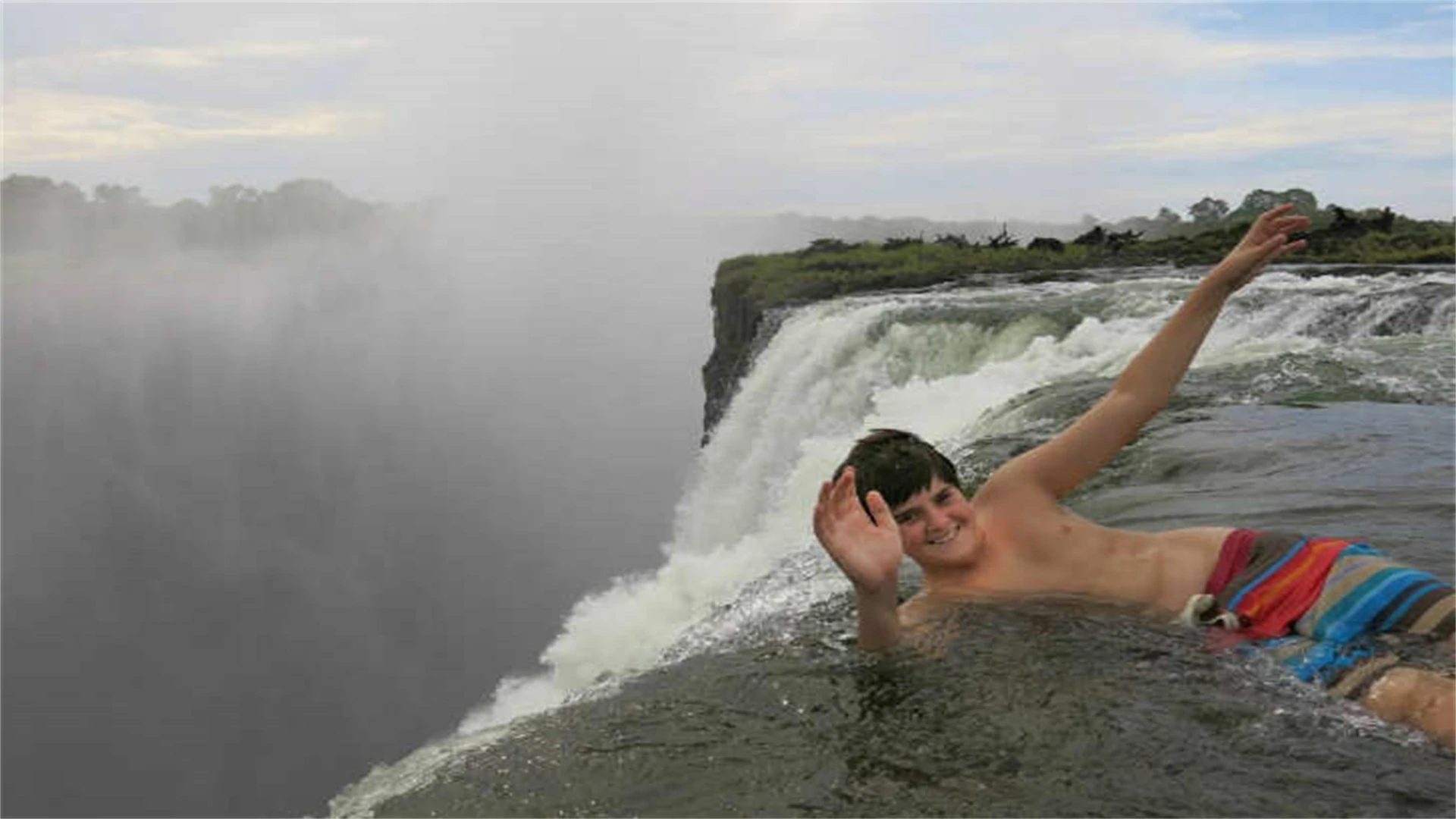20 Deadly Tourist Mistakes That Can Kill You Fast – From Locals Worldwide