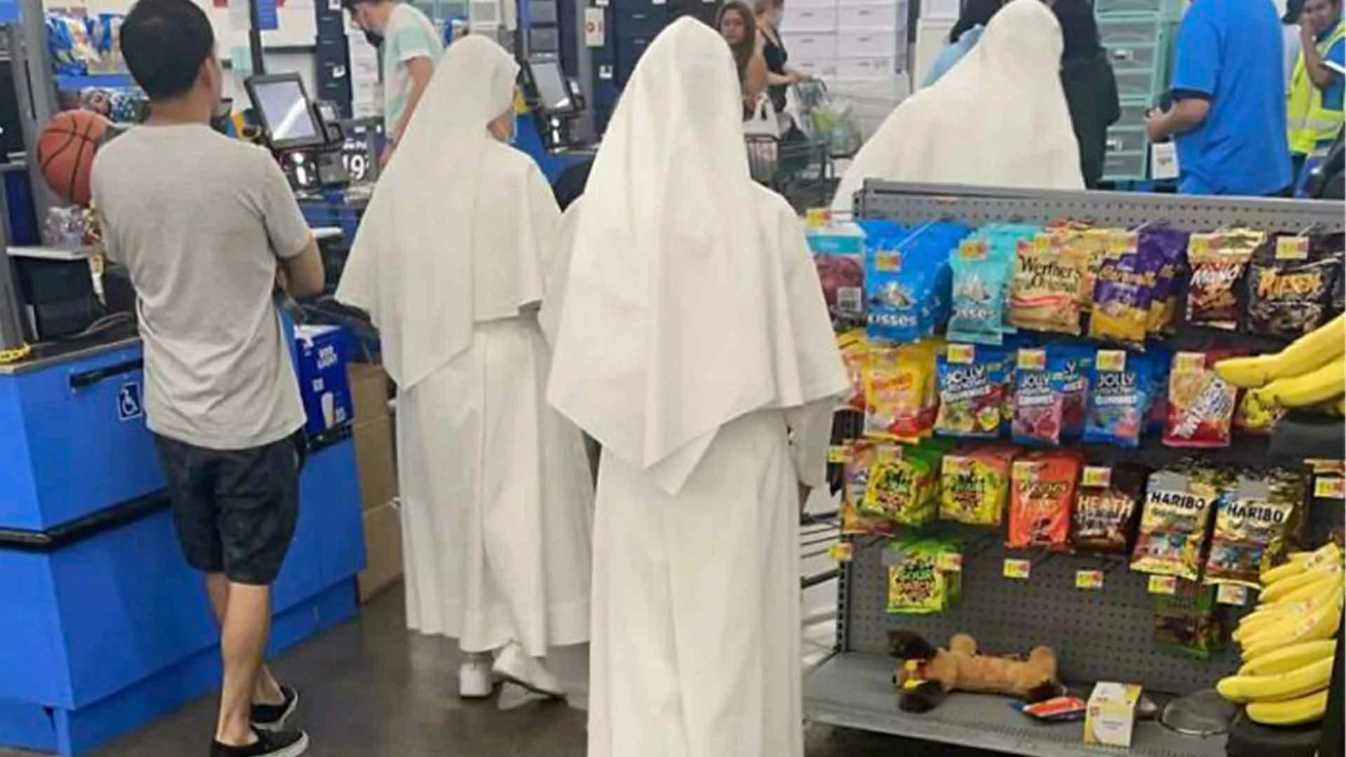 20 Walmart Encounters So Absurd You’d Think They Were Staged
