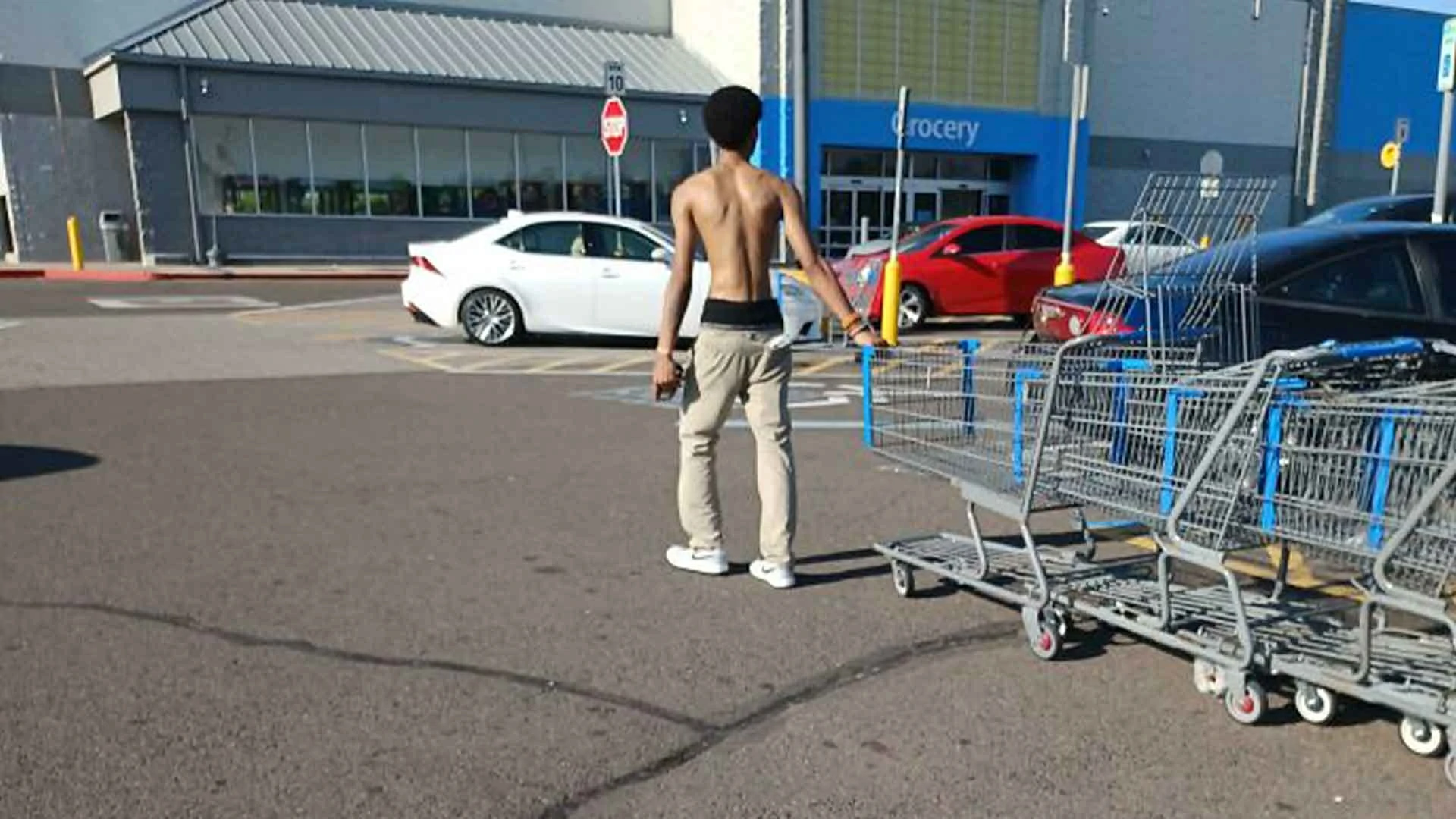 20 Walmart Encounters So Absurd You’d Think They Were Staged