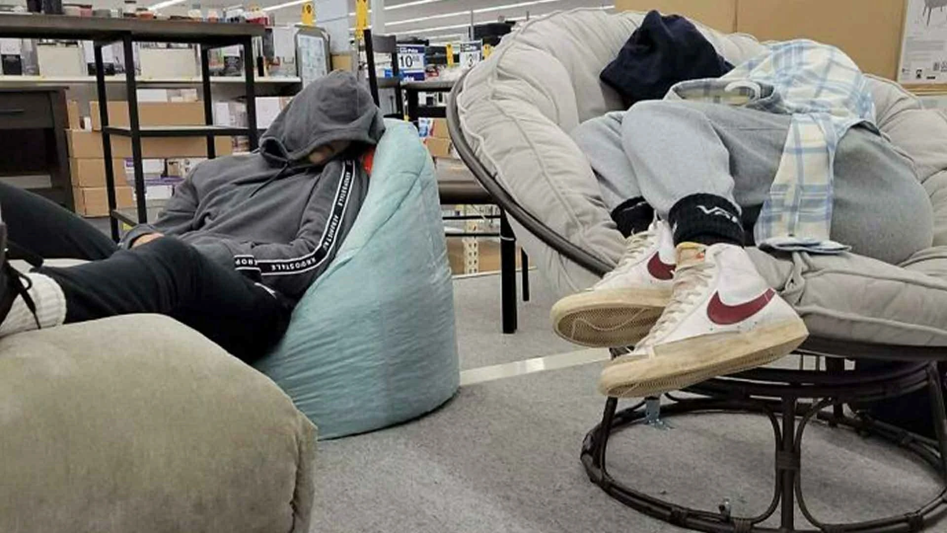 20 “Walmart People” Pics That Are As Funny As They Are Confusing