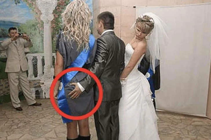 21 funny and playful wedding photos that will have you laughing non-stop.