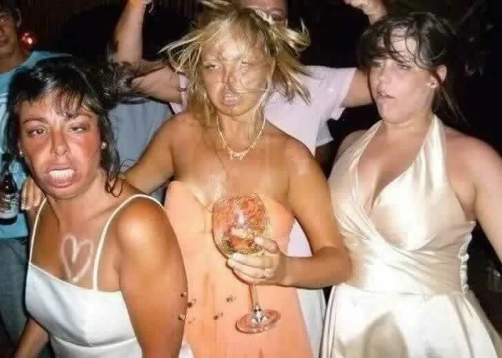Funny wedding photos make people feel sorry for the bride and groom