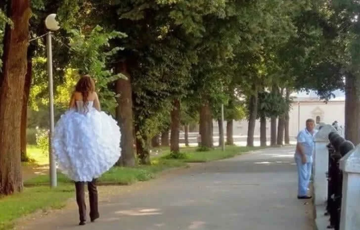 Des photos de mariage amusantes font que les gens se sentent désolés pour les mariés