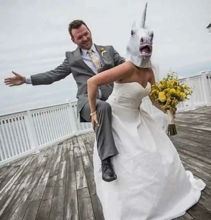 Des photos de mariage amusantes font que les gens se sentent désolés pour les mariés