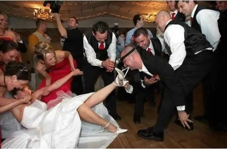 Des photos de mariage amusantes font que les gens se sentent désolés pour les mariés
