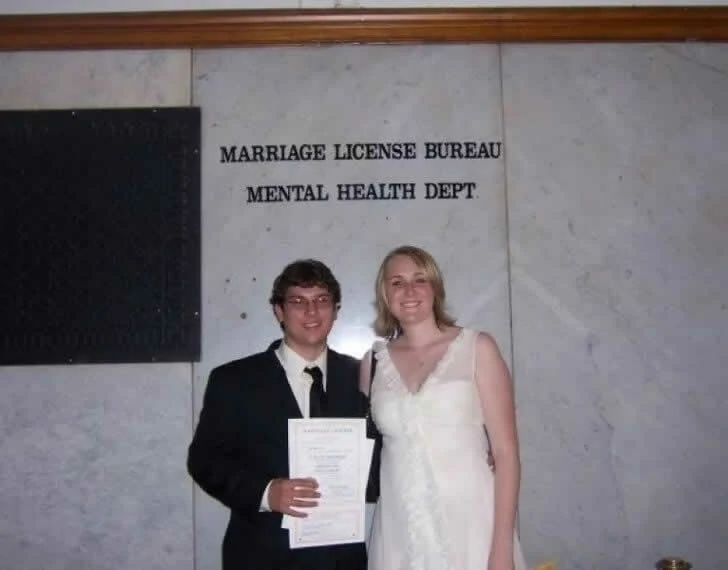 Funny wedding photos make people feel sorry for the bride and groom