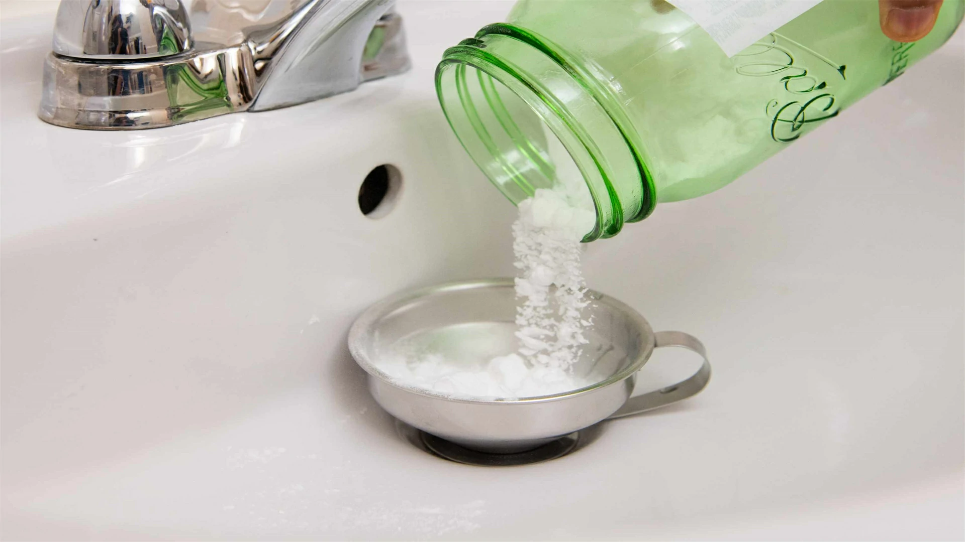 Need to unclog a drain? This method is the simplest and most cost-effective!