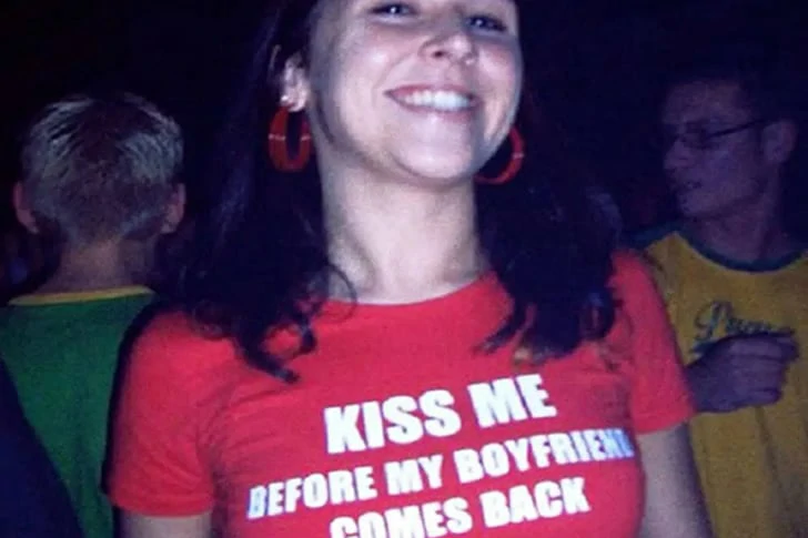 The seller had no knowledge of the photos of these T-shirts.