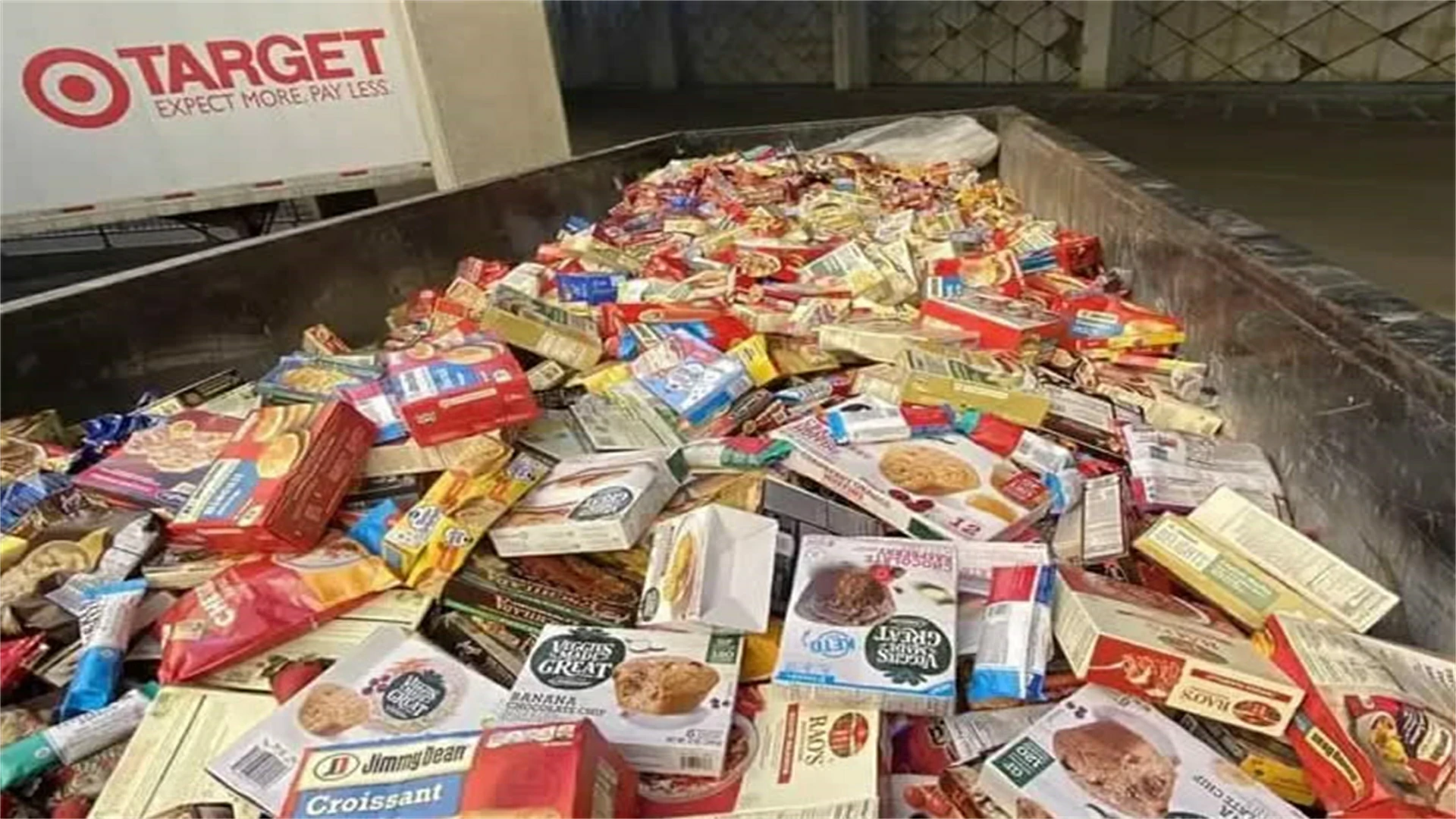 Things Grocery Employees Wish You’d Never Find Out